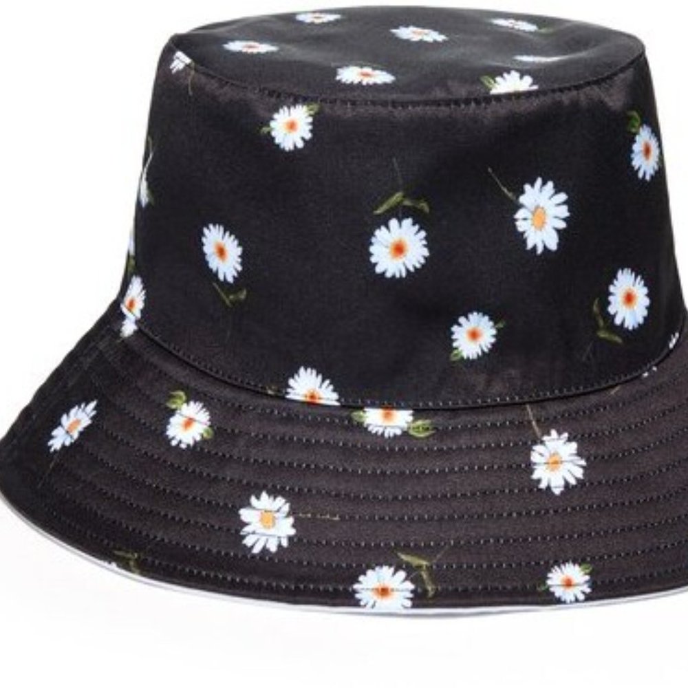NWT Alice & Olivia Reversible Bucket Hat